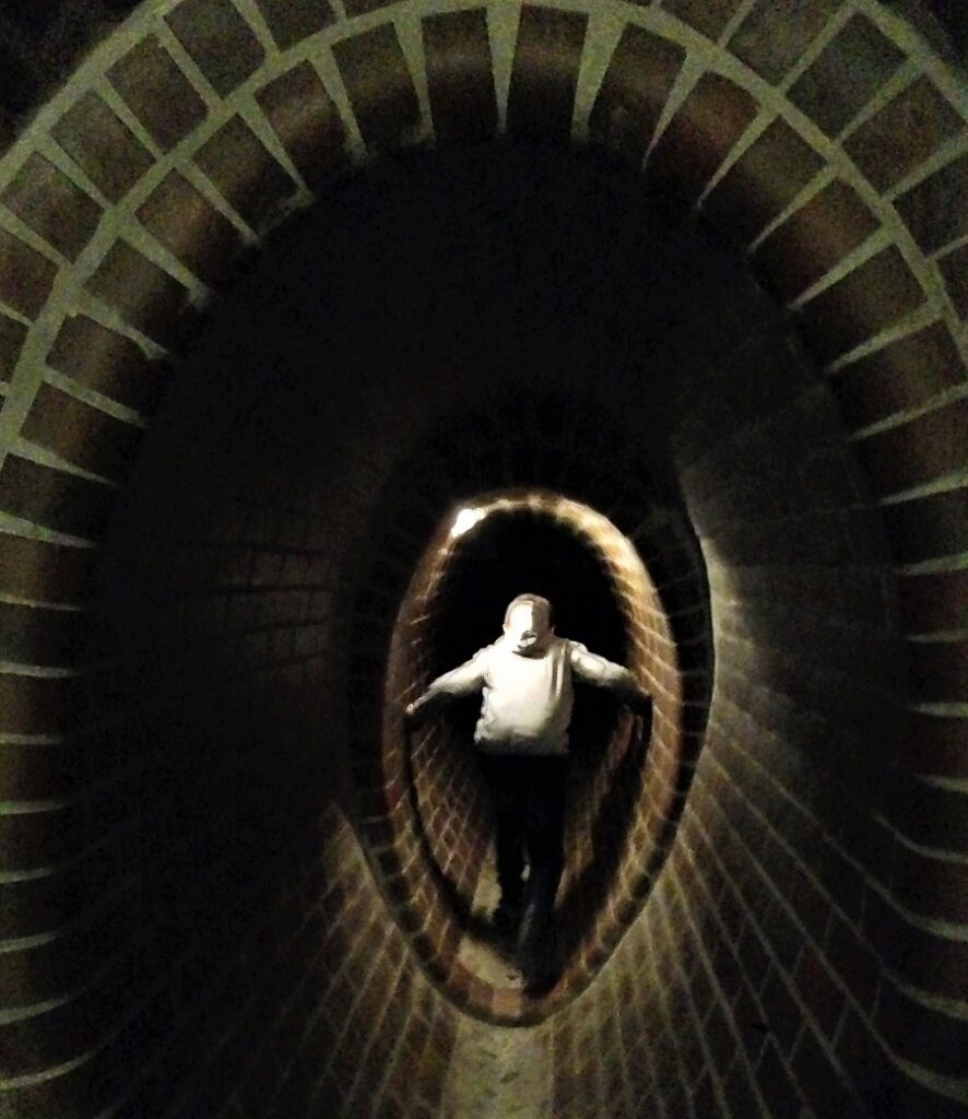 Kloak, du kan rende ind i på Museum for opstanden i Warszawa