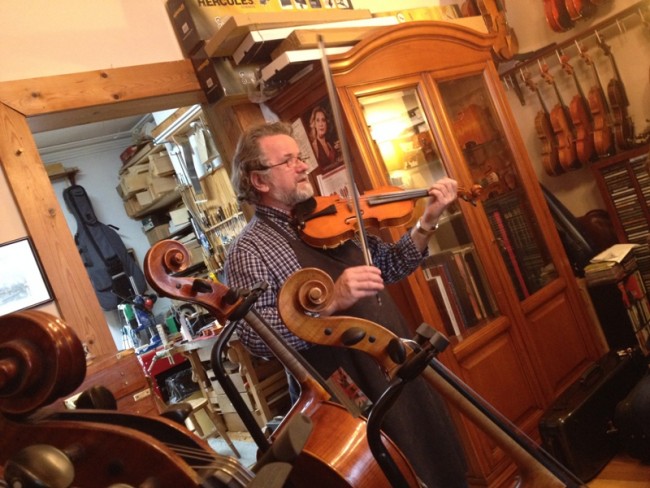 James beatley, violinbygger i Dublin